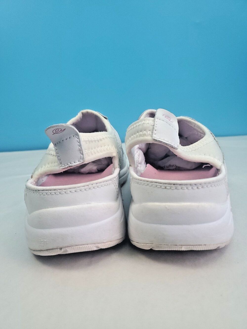 Easy Spirit Sz 7 White Leather Slip On Walking Shoes Sneaker Mules Pink Accents - Picture 6 of 12